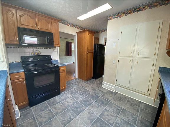 5th image of 618 Cambridge Ave