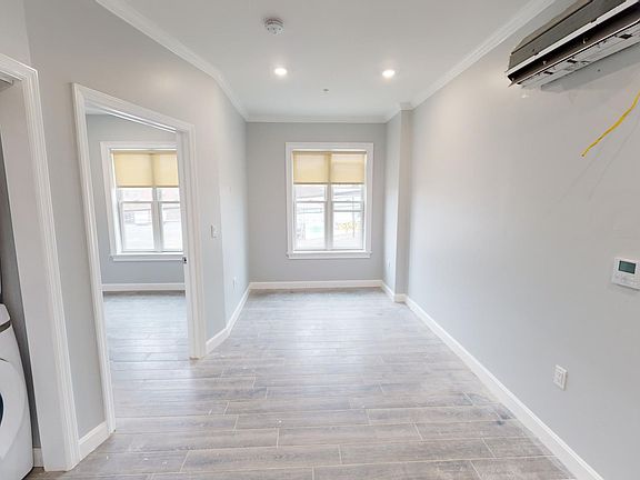 4th image of 680 Grand St #602eae2f1