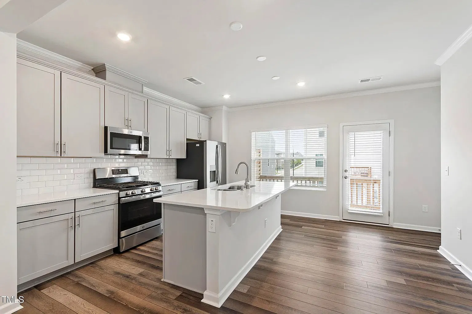 4 bed, 2410 sqft, $2,350 — Photo 2