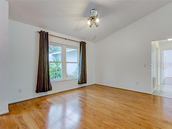 3rd image of 1501 Poinsettia Ave