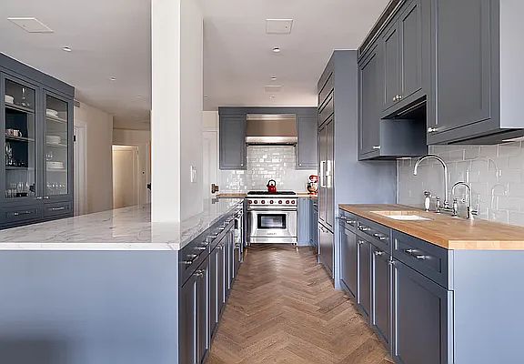 5th image of 32 Washington Sq W APT 8E