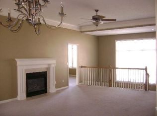 1142 S Carriage Ave, Springfield, MO 65809