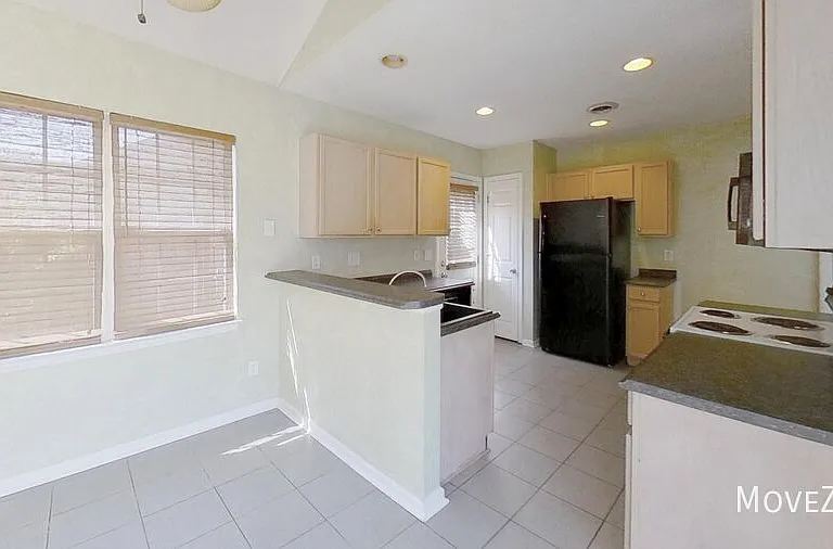 2406 Sapling Cir — Photo 4