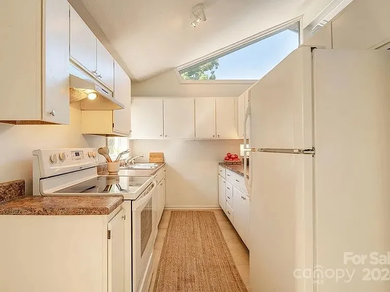 32 Winthrop Rd — Photo 7