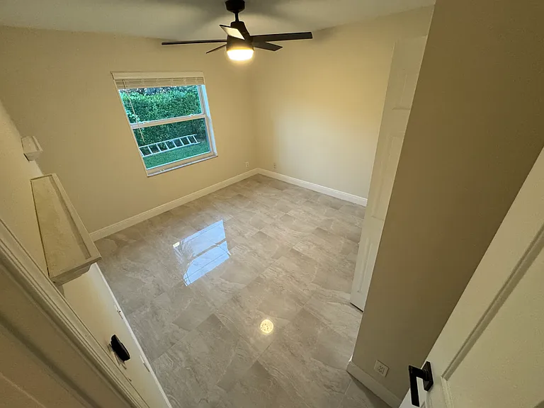 1327 Lake Breeze Dr — Photo 10