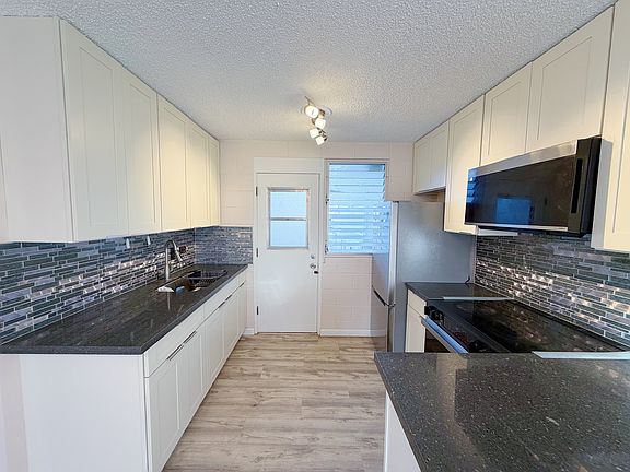 3rd image of 2106 Fern St APT 202