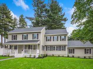 15 Hutchins Cir, Lynnfield, MA 01940