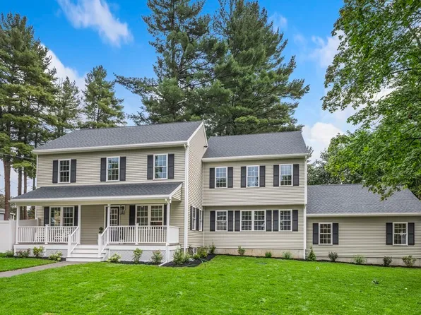 15 Hutchins Cir, Lynnfield, MA 01940