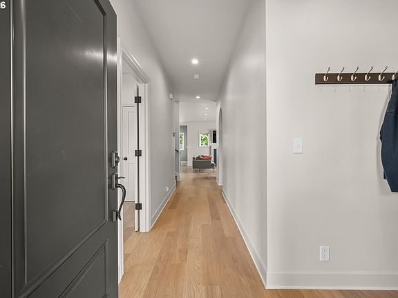 3rd image of 642 W 15th Ave