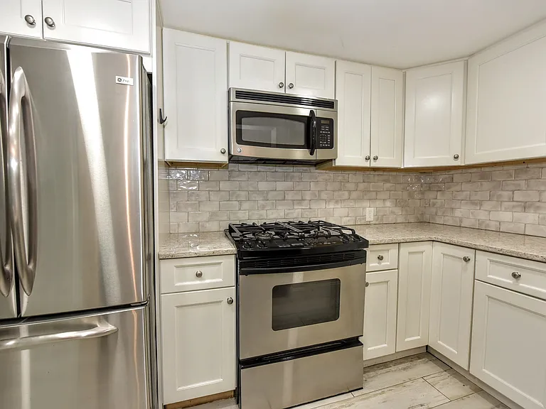 6 Standish Ln — Photo 15