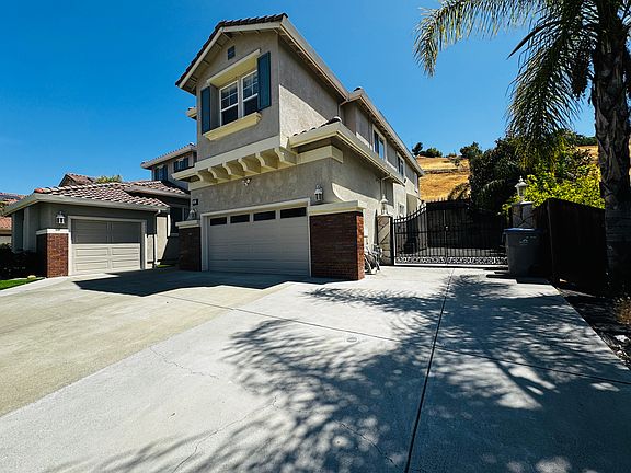 3rd image of 3832 Carrera Ct
