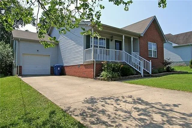824 Stone Hedge Ct — Photo 2