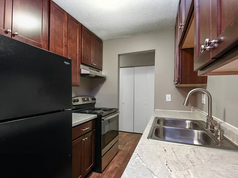 Roseville, MN Rosedale Estates | Kitchen