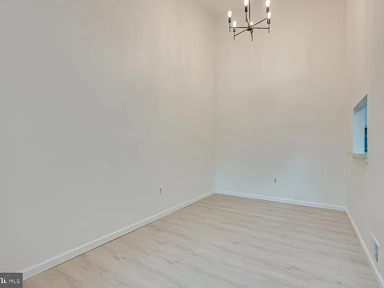 64 Taylor Dr — Photo 11