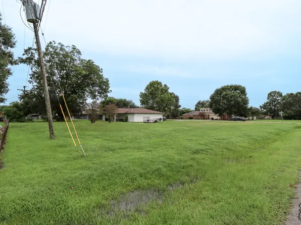 2895 Solomon St, Port Arthur, TX 77640