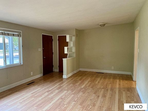3rd image of 822 Balsam Ln