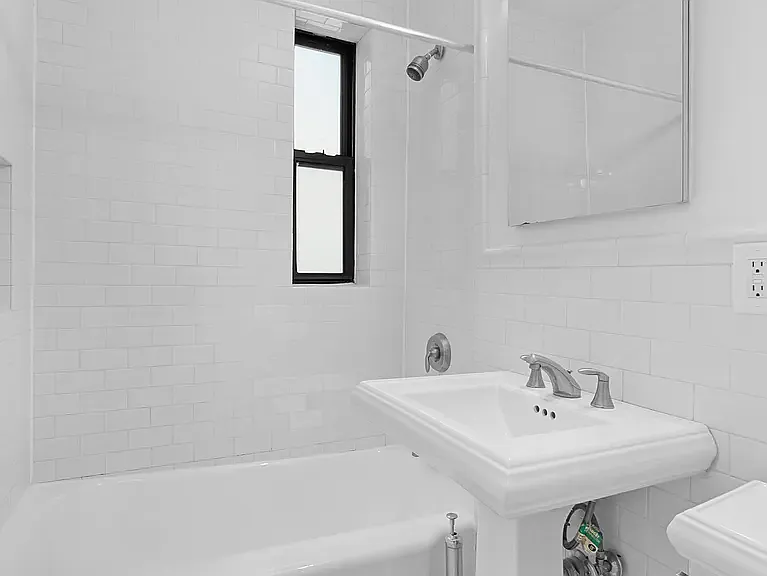 108 W 15th St #5C — Photo 6