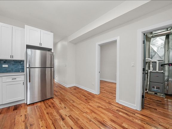 5th image of 2752 W Belmont Ave #1