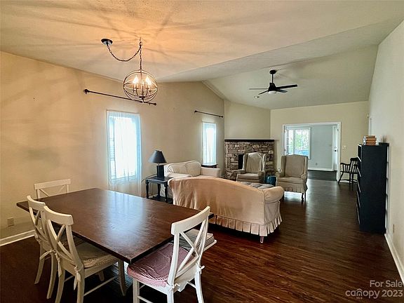 4th image of 4 Country Meadows Ln