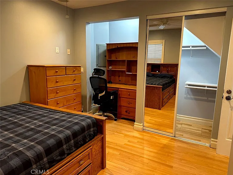 1320 Cedar St — Photo 2