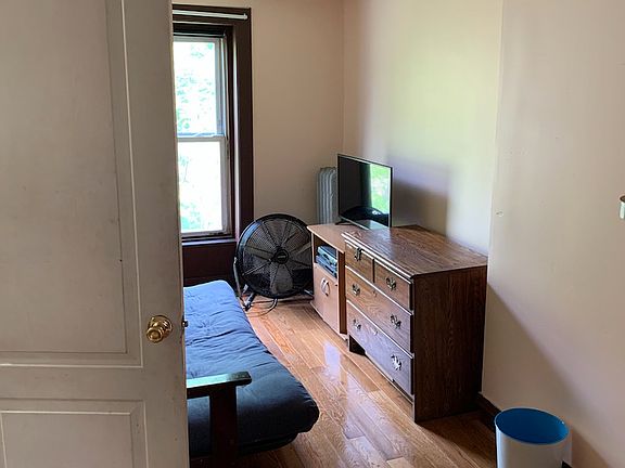 4th image of 299 Hart St #4L