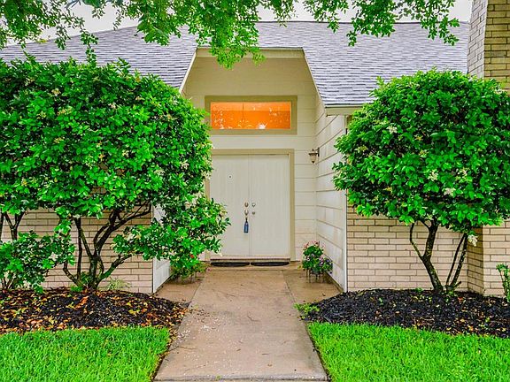 2nd image of 5221 Glenvalley Dr