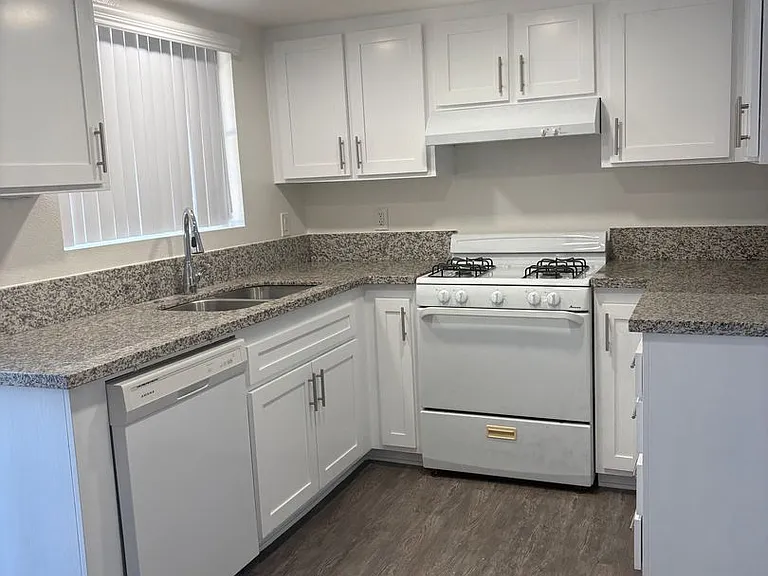 Beautiful 3 Bedroom Apartment In Placentia — Photo 7
