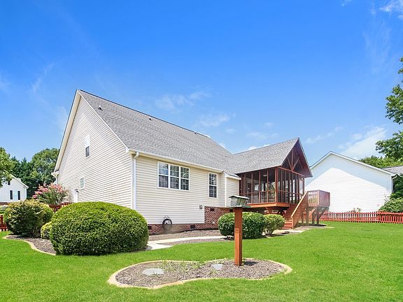 4th image of 104 Sandtrap Ct