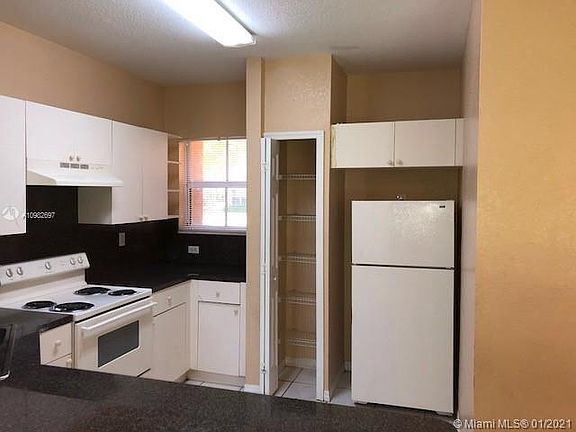 4th image of 770 SW 6th Ct #0