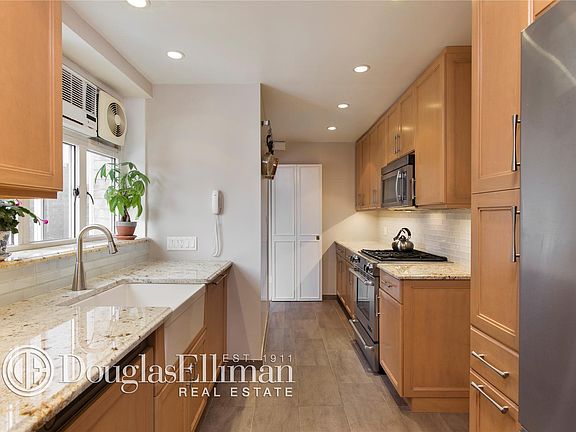 4th image of 179 E 70th St APT 15C