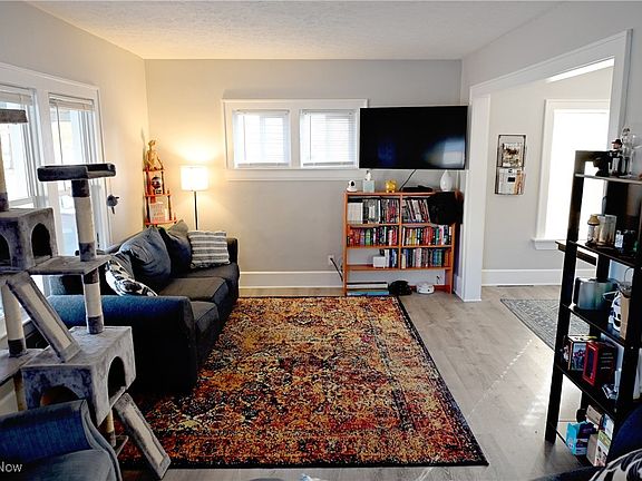 3rd image of 1646 Union St