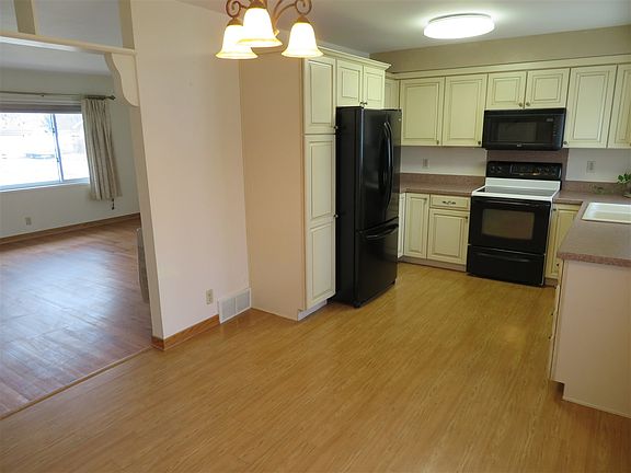 3rd image of 5296 Durwood Dr