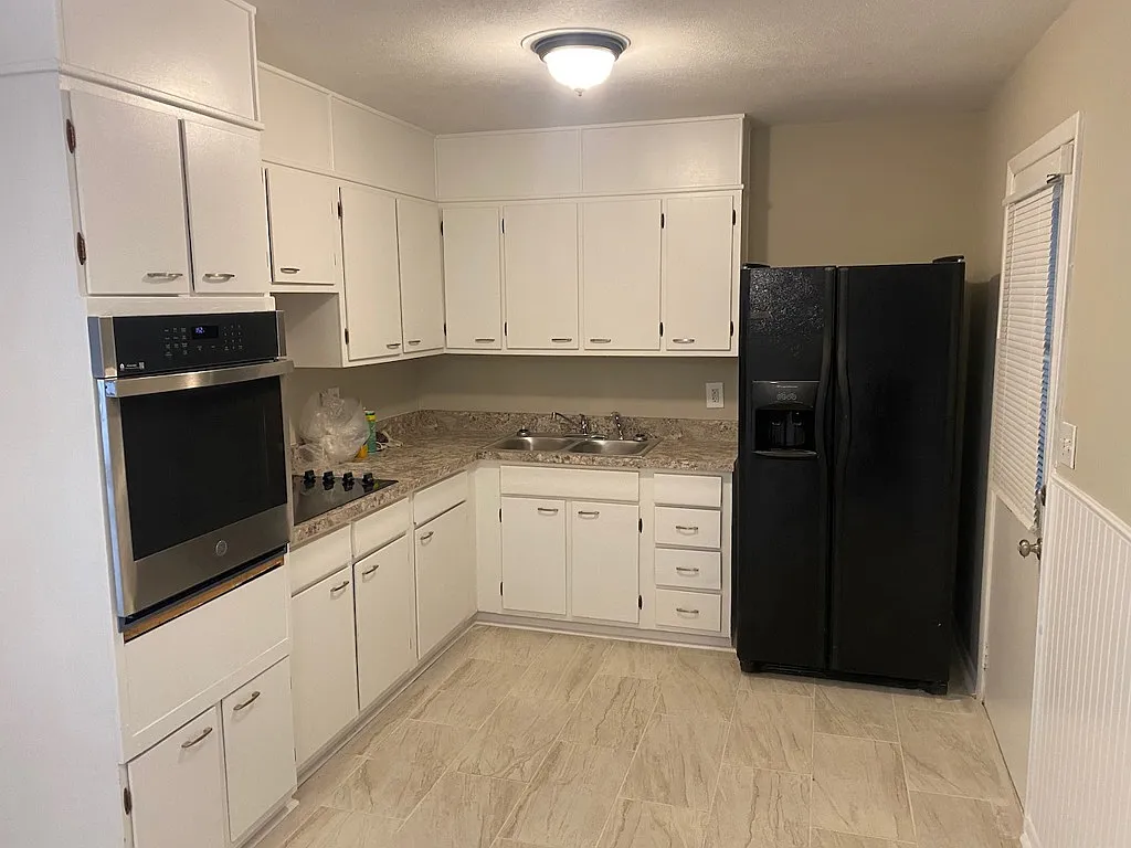 Building Photo - 394 Queen Aliese Ln
