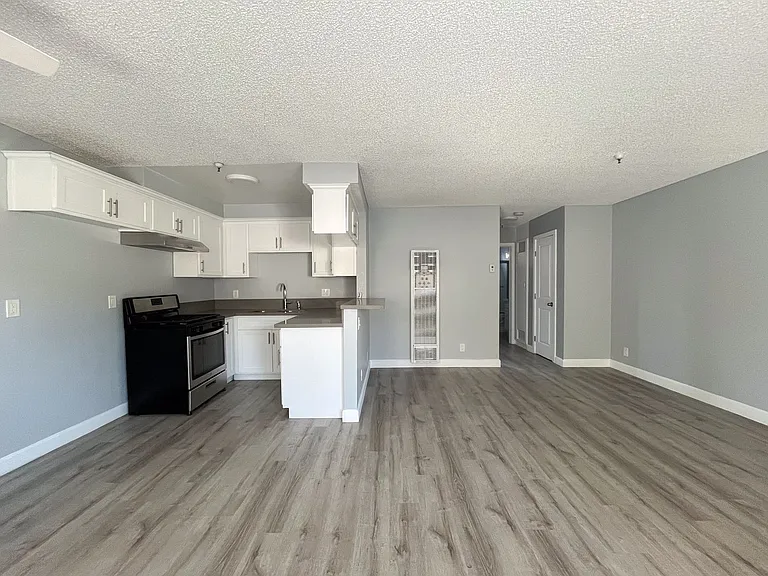 12521 Grevillea Avenue — Photo 8