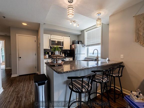 4th image of 123 N Locust St APT 607