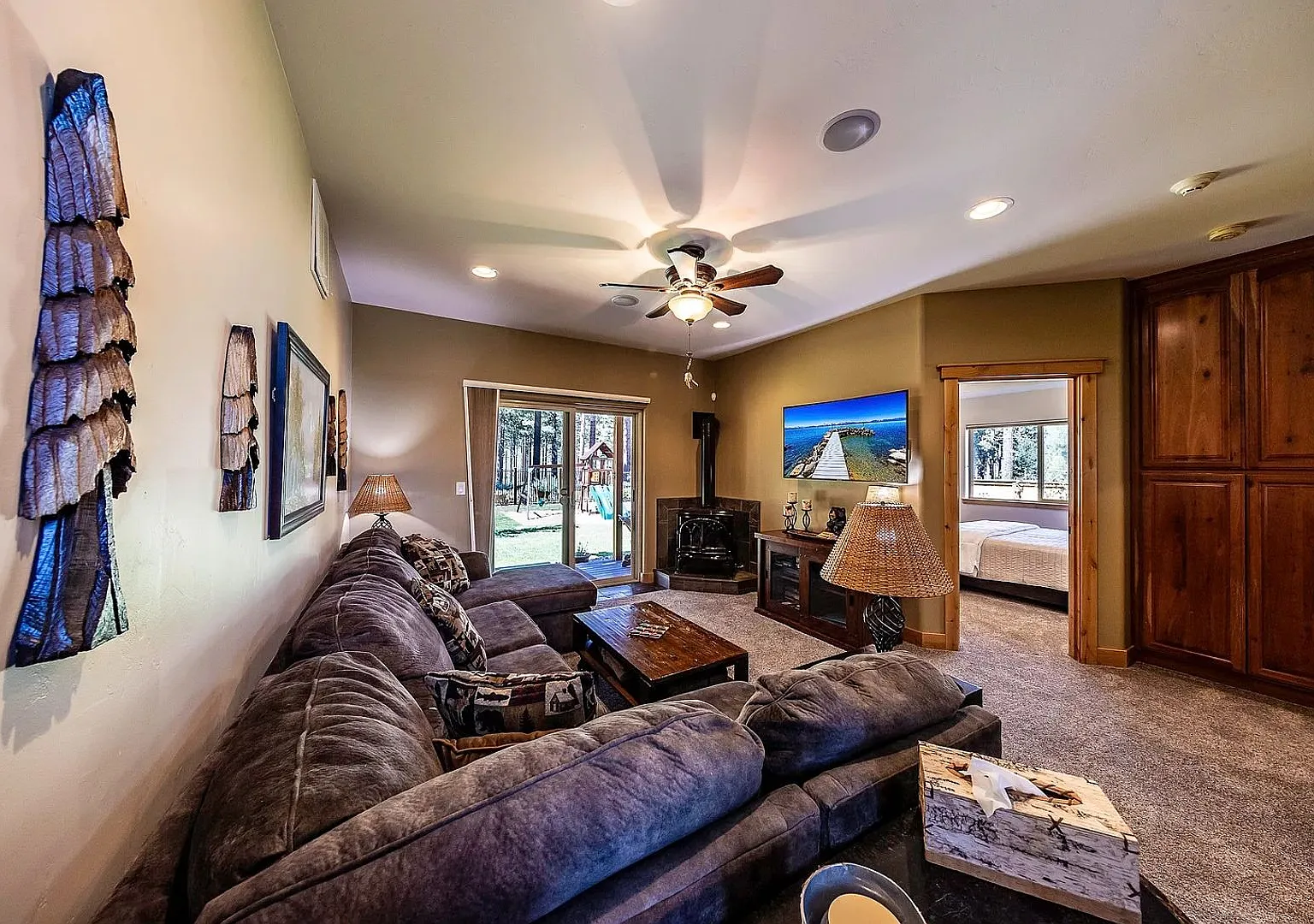 Large Mountain Luxury Home — Photo 3