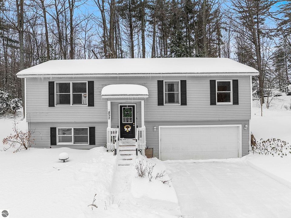 1st image of 852 Eden St