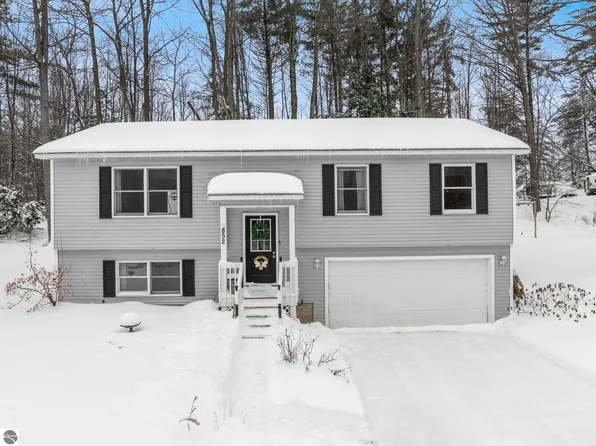 852 Eden St, Kingsley, MI 49649