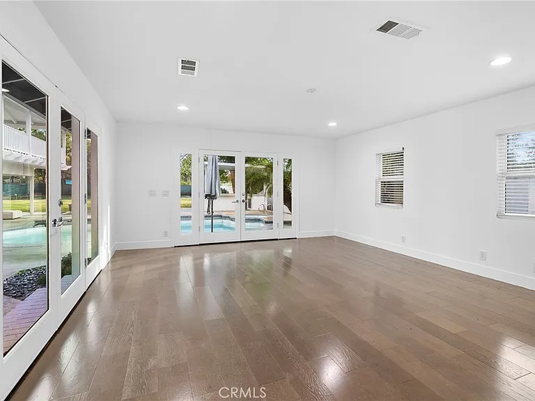 22904 Calvert St — Photo 36
