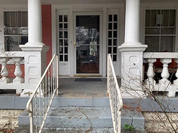 2nd image of 1118 N Temple Ave