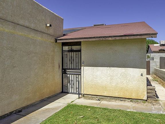 3rd image of 1422 W Hillside Pl