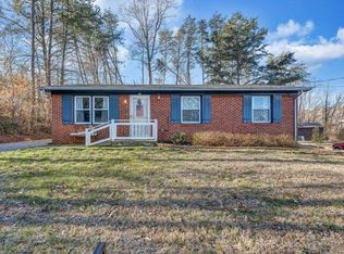 32 Roosevelt Dr, Ridgeway, VA 24148