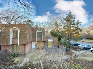 186 Skyline Dr, Coram, NY 11727