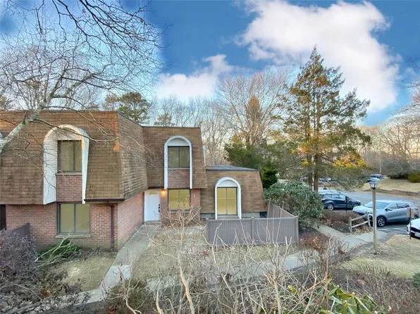 186 Skyline Drive, Coram, NY 11727