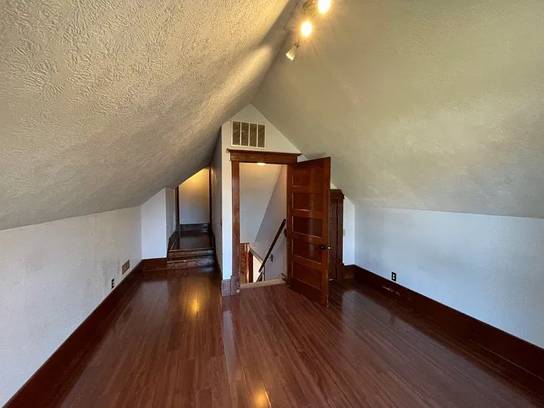 505 SW 3rd St — Photo 9
