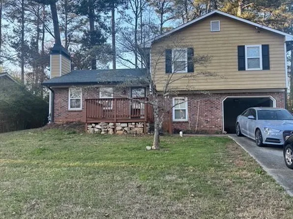 5375 Whitney Ct, Stone Mountain, GA 30088