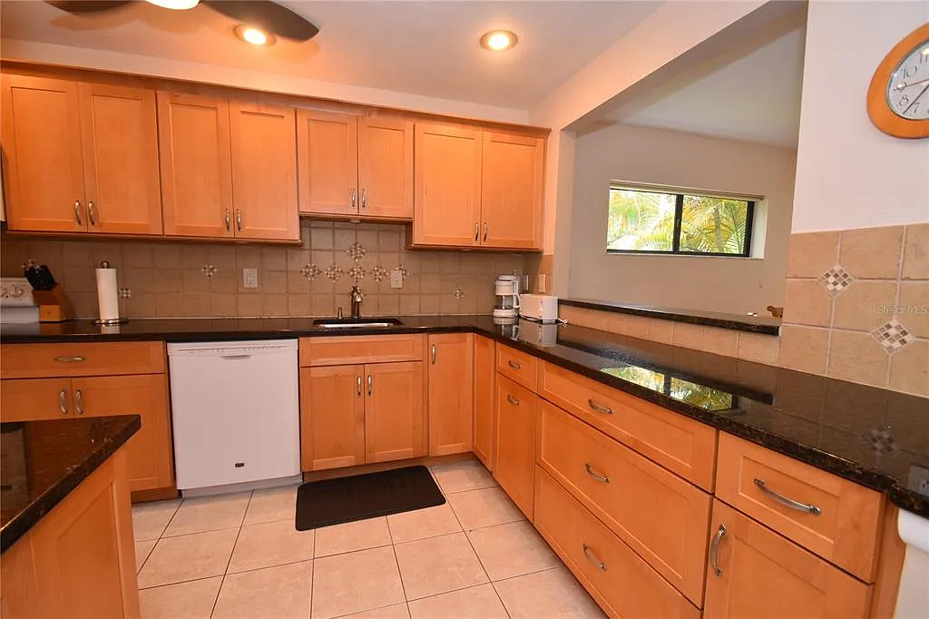 2 bed, 2.0 bath, 1216 sqft, $1,999 — Photo 3
