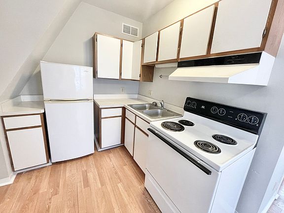 3rd image of 1718-34 E Lafayette Pl #1718-4