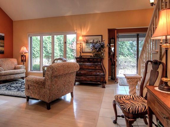 5th image of 424 Hillcrest Dr
