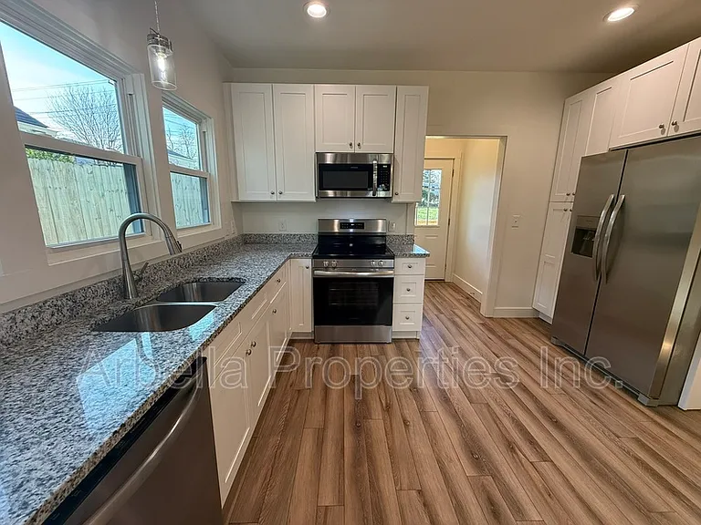 829 Hamilton St — Photo 5